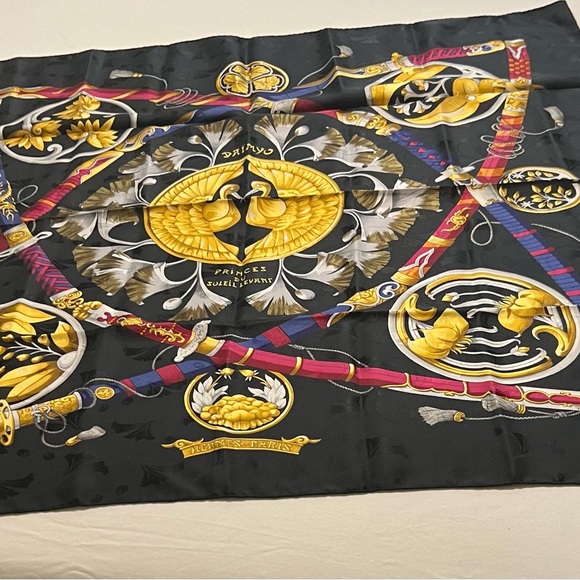 Hermes’ vintage silk scarf - Picture 2 of 6
